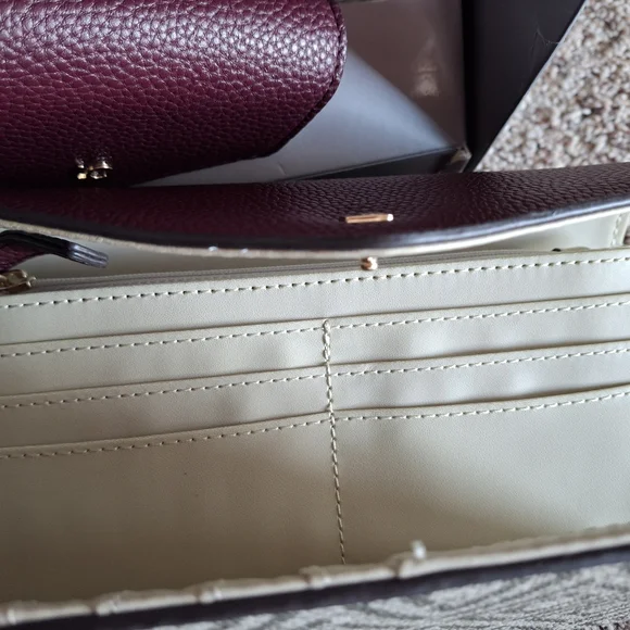 Liz Claiborne Plum Pebbled Leather Wallet and Key Card Case Set - Picture 10 of 12